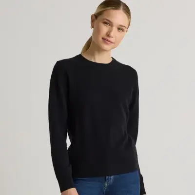 Quince ad: Creating A Capsule Wardrobe?
