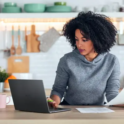 Dell ad: The Laptop That Stands Out