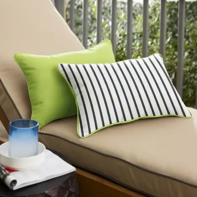 Bed Bath & Beyond ad: Outdoor Pillows