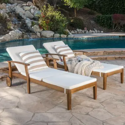 Bed Bath & Beyond ad: Buy Outdoor Lounges
